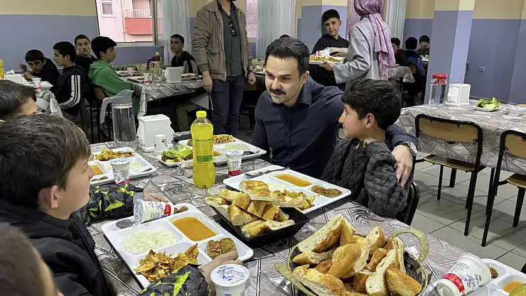 Kaymakam Arslanargun öğrencilerle iftarda buluştu