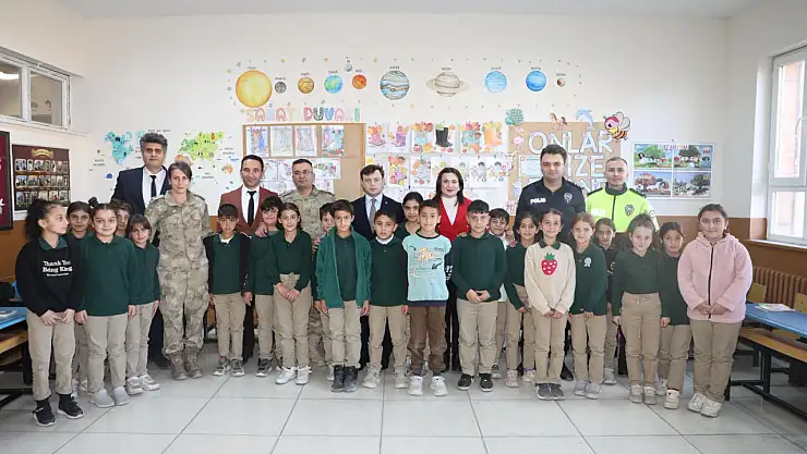 Kaymakam Erdoğan öğretmen ve öğrencilerle bir araya geldi