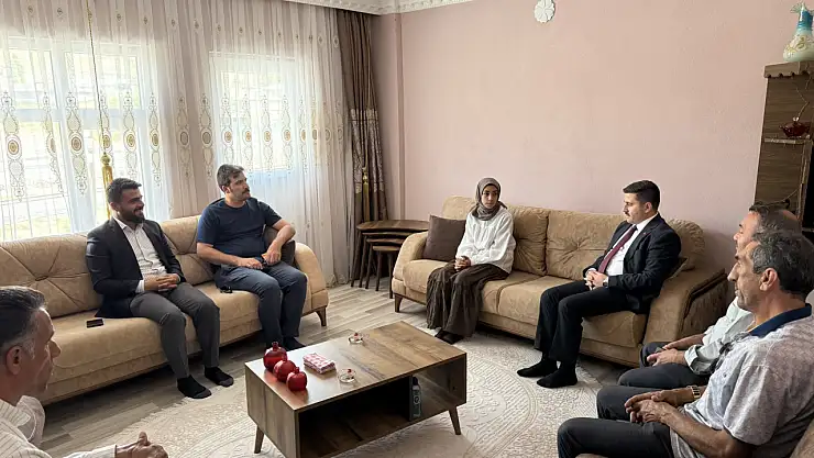 Kaymakam Rahmi Bulut, Umreye giden öğrenciyi ziyaret etti