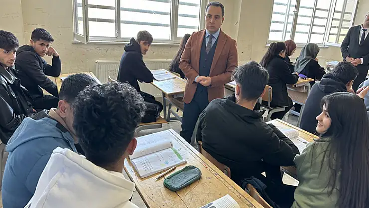 Kaymakamı Aydoğan'dan Muradiye Anadolu Lisesi'ne ziyaret
