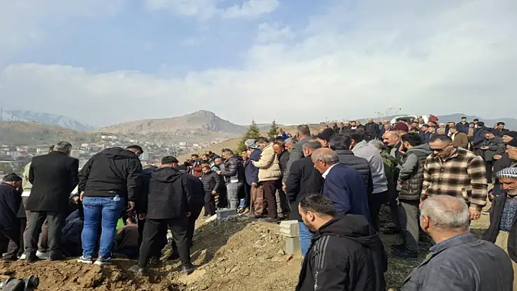 Kazada hayıtını kaybeden Durgun, Hakkari'de toprağa verildi