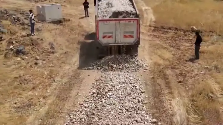 Keklikova'da yol çalışmaları sürüyor