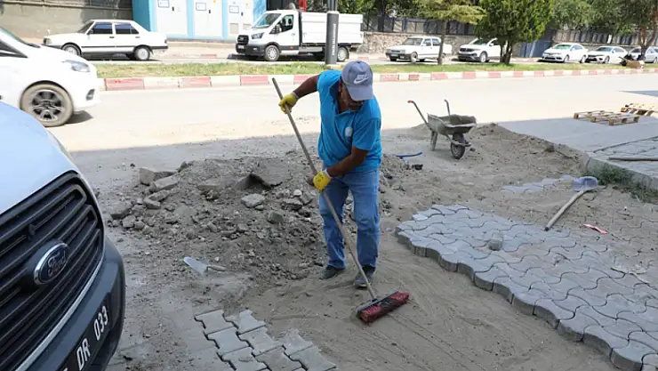 Kışla Mahallesi'nde yol bakım ve onarım çalışmaları sürüyor