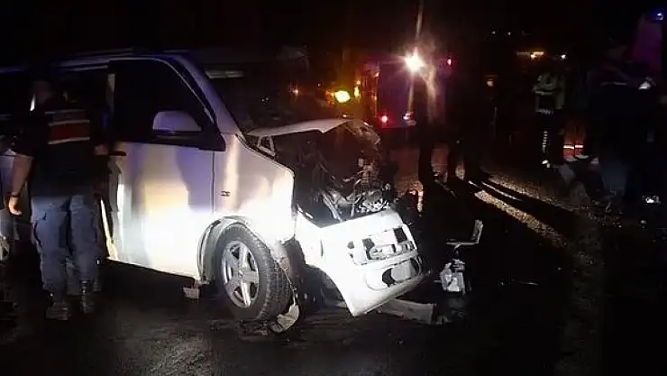 Kız isteme dönüşü feci kaza: 14 yaralı