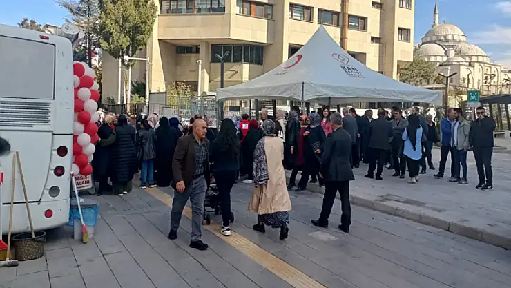 Kızılay Cumhuriyet Bayramı'nda da iş başındaydı