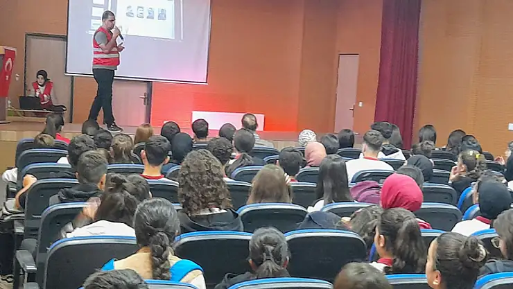 Kızılay'dan okul ziyareti