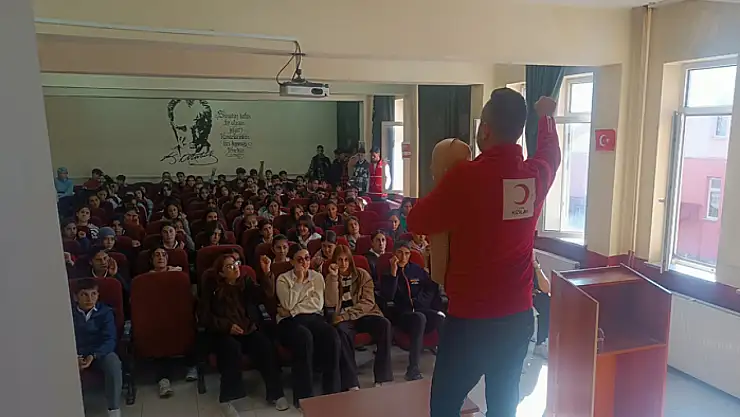 Kızılay Van Şubesi'nden Diyadin'de öğrencilere ilk yardım eğitimi
