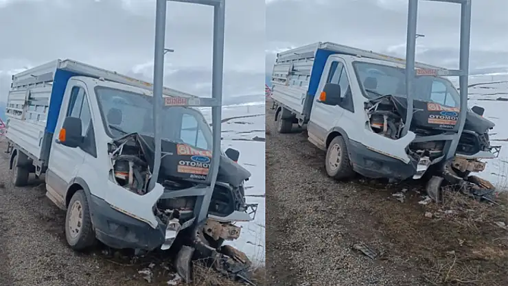 Kontrolden çıkan kamyonet direğe çarptı: 3 yaralı