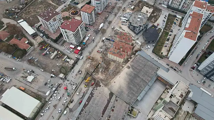 Konya'da çöken binadaki enkaz çalışmaları havadan görüntülendi