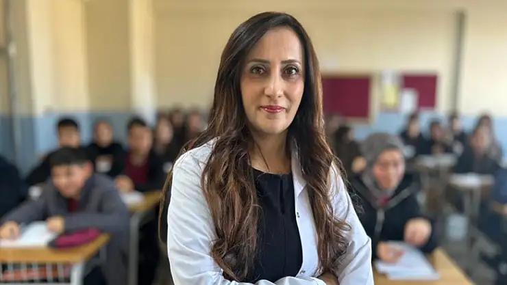 Koreceyi kendi çabasıyla öğrenen Vanlı öğretmen öğrencilerine ilham oluyor