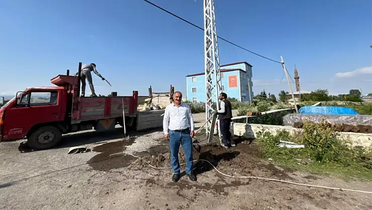 Köylerde elektrik direkleri yenileniyor