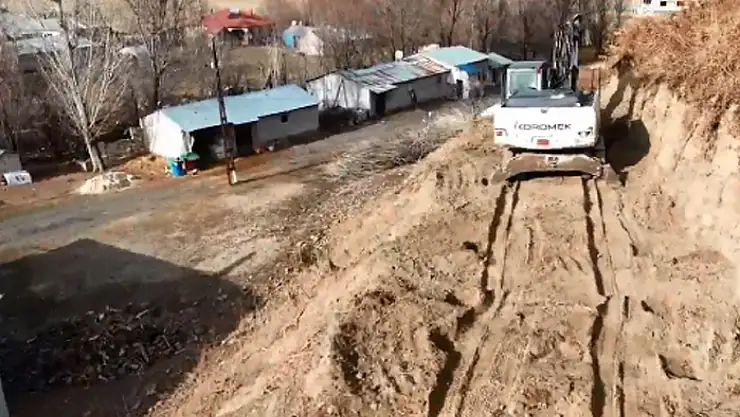 Latifiye Mahallesi'nde yol açma çalışması