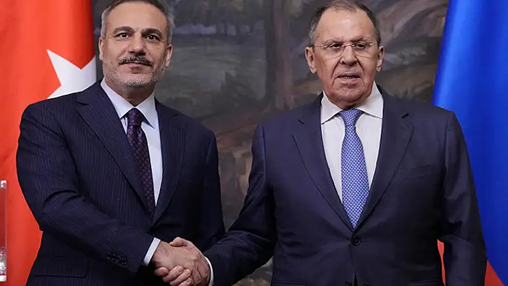 Lavrov: Avrupa, yeniden Nazi bayrağı benimsedi