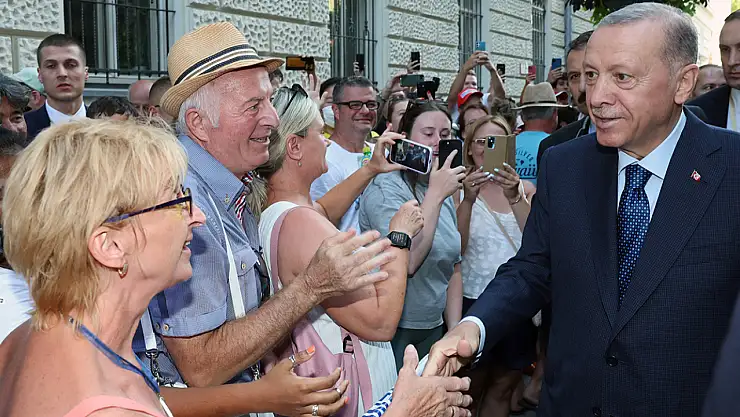 Macaristan'da Cumhurbaşkanı Erdoğan'a sevgi gösterisi