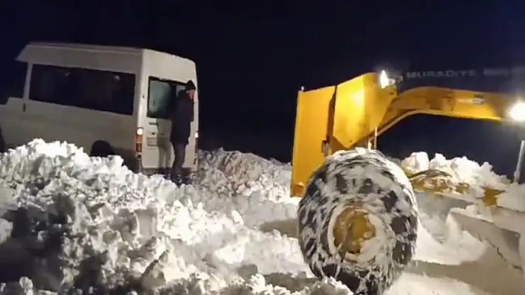 Mahsur kalan işçiler kurtarıldı