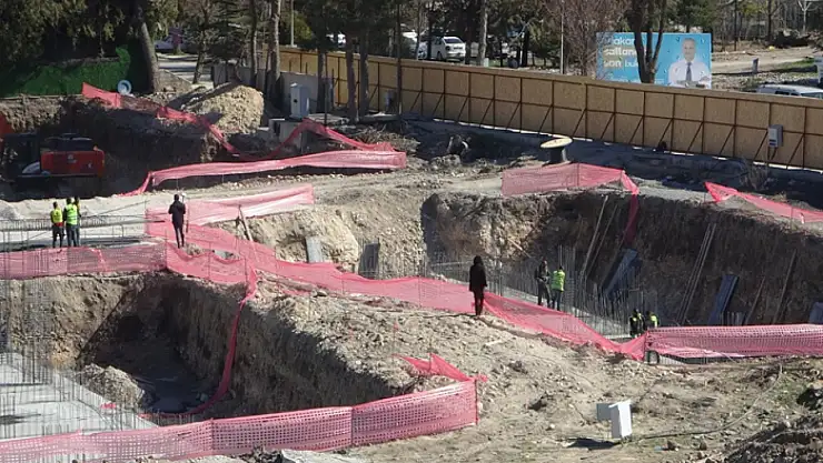 Malatya'da depremin izleri siliniyor