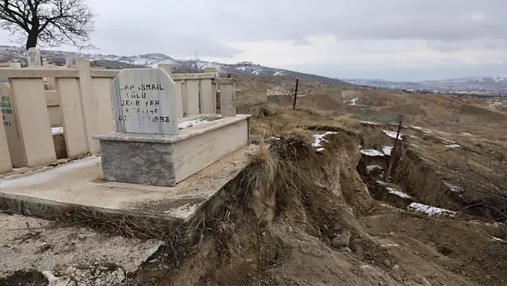 Mezarlıkta heyelan