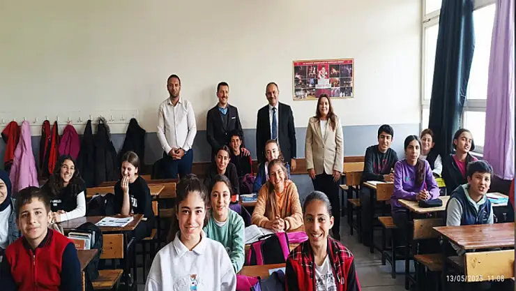 Müdür Alhan'dan okul ziyareti