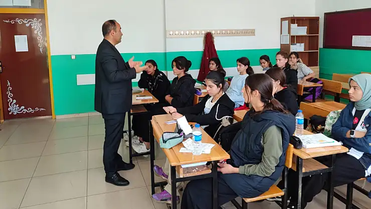 Müdür Deniz, Destekleme Yetiştirme Kursunu inceledi