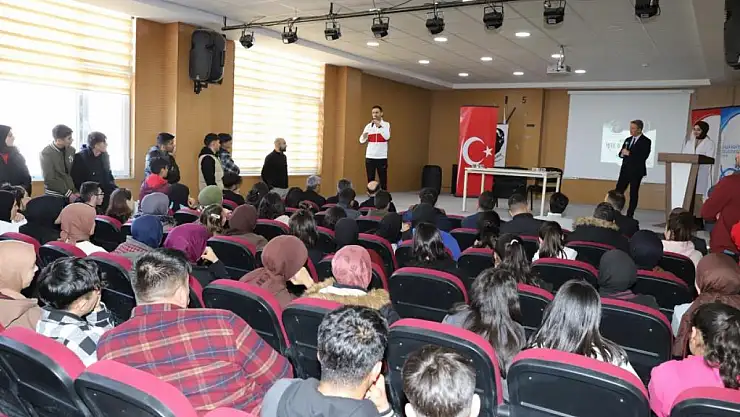 Muradiye'de İşte O An konulu konferans düzenlendi