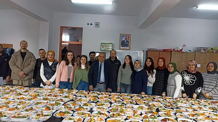 Muradiye'de meyve şenliği renkli görüntülere sahne oldu