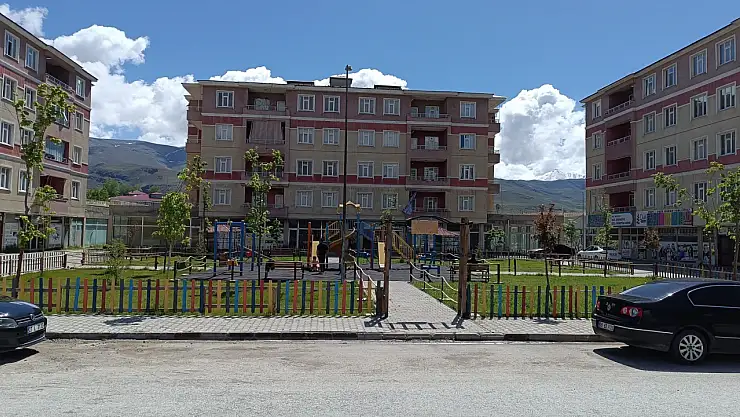 Muradiye'de park ve bahçeler yenileniyor