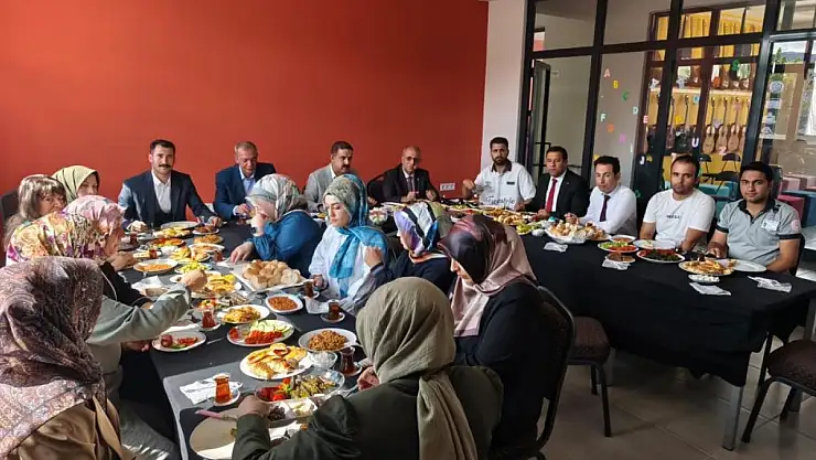 Muradiye Halk Eğitim Merkezinden usta öğreticilere teşekkür kahvaltısı