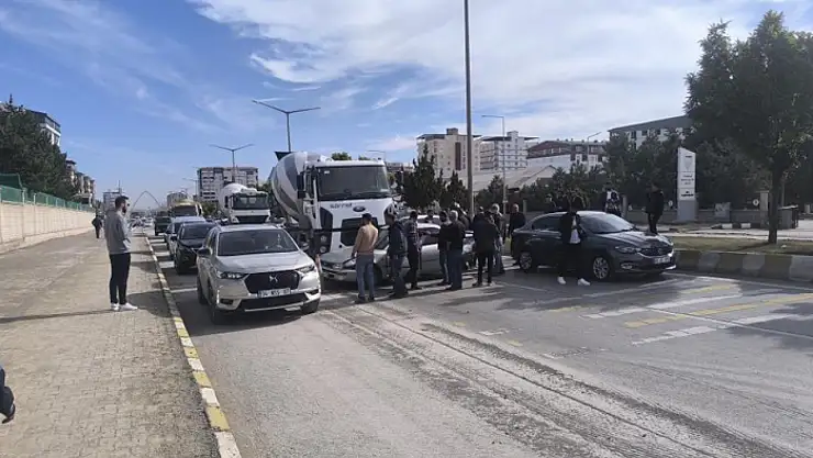 Muş-Bitlis kara yolunda zincirleme kaza meydana geldi