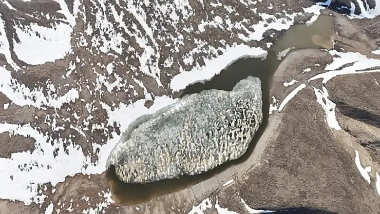 Nemrut'ta buzlar çözülmeye başladı