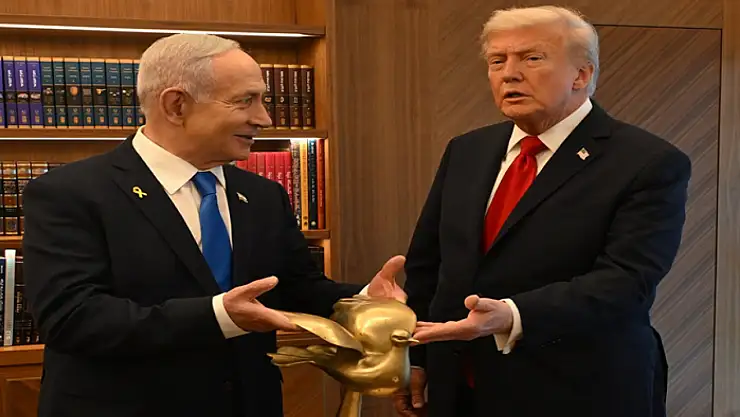 Netanyahu, Trump'a 'Altın Güvercin' hediye etti