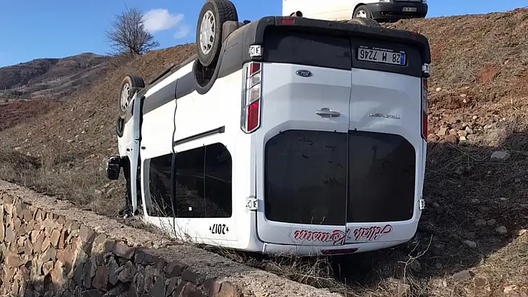 Öğrenci servisi devrildi: 11 yaralı