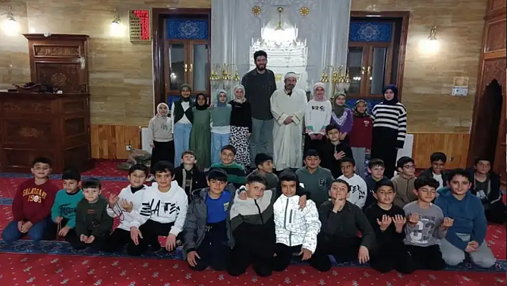 Öğrenciler Ramazan'ın maneviyatını teravih buluşmasında yaşadı