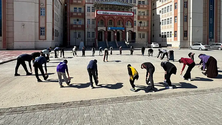 Öğrenciler sağlıklı yaşam için yürüdü