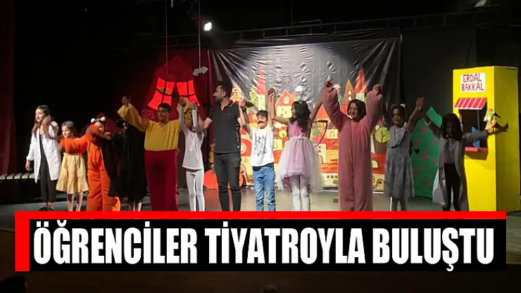 Öğrenciler tiyatroyla buluştu