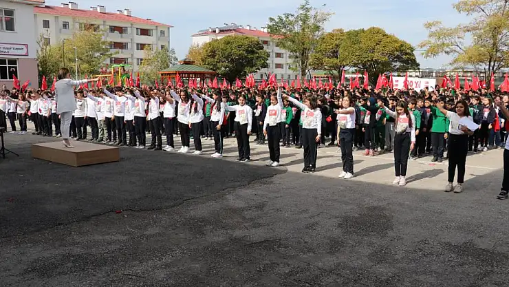 Öğrencilerden oratoryo gösterisi