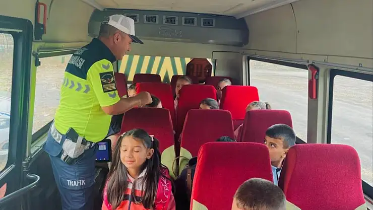 Öğrencilerin güvenliği için emniyet ve trafik tedbirlerini en üst seviyeye çıkarıldı