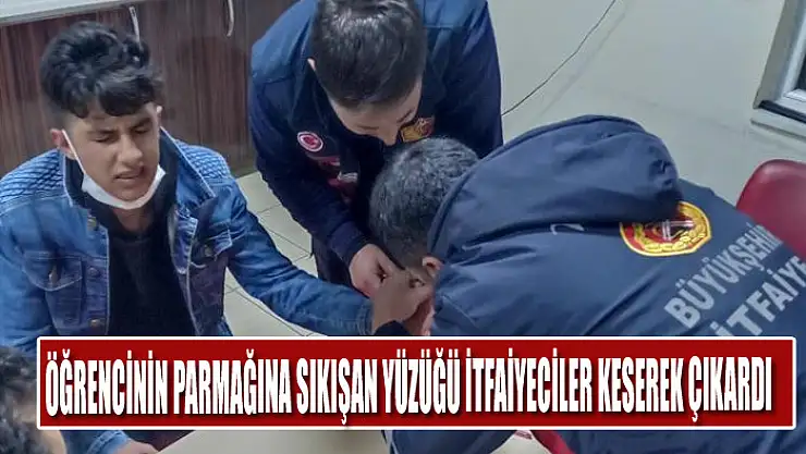 Öğrencinin parmağına sıkışan yüzüğü itfaiyeciler keserek çıkardı