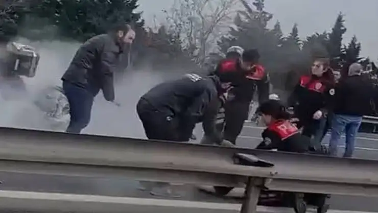 Otoyolda zincirleme kazada 4 polis memuru yaralandı
