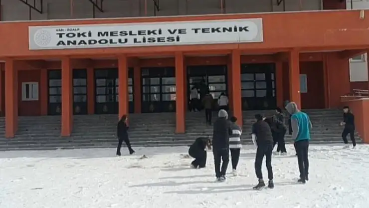 Özalp'ta zilsiz okul uygulaması başladı
