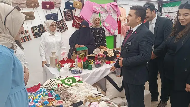 Özalp'te yılsonu sergisi