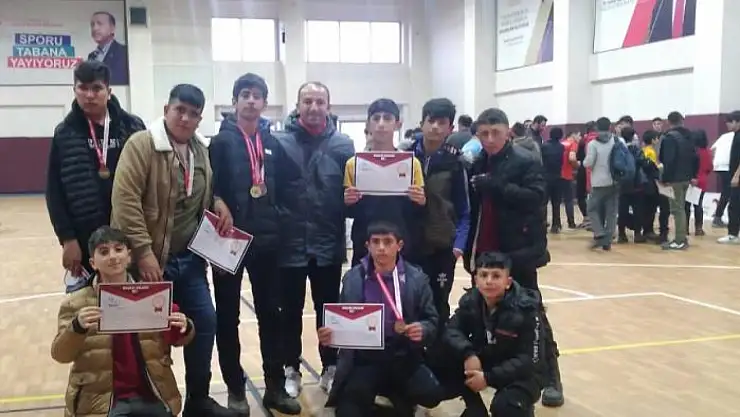 Özalplı öğrenci birinci oldu