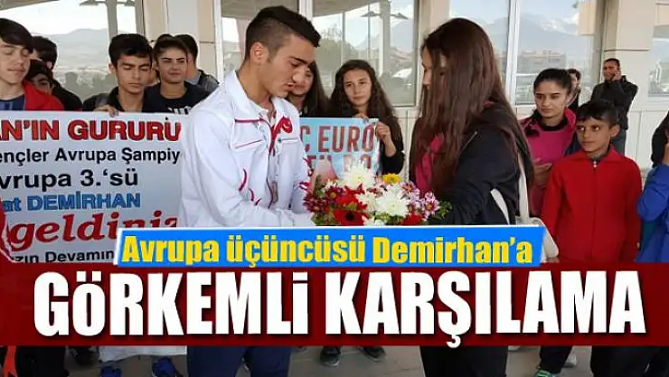 Avrupa üçüncüsü Demirhan'a görkemli karşılama 