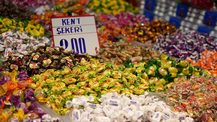 Pazar tezgahları bayram şekerleriyle renklendi
