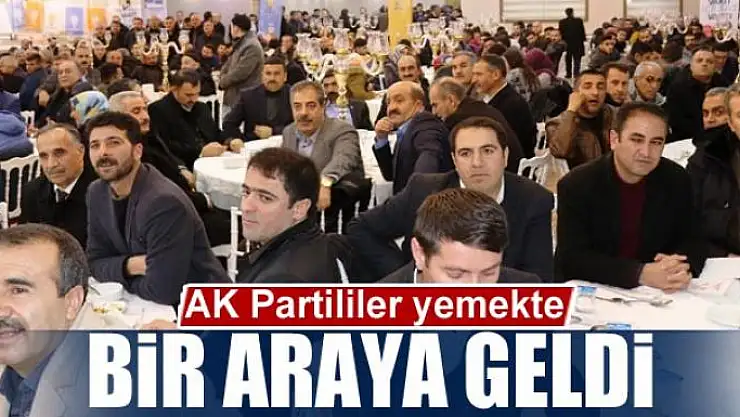 AK Partililer yemekte bir araya geldi 