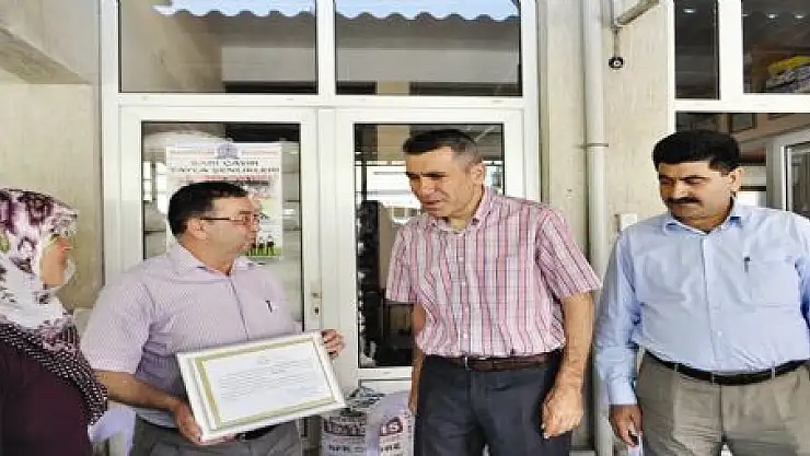 BAYAN MUHTARA MUHTARLARDAN PLAKET