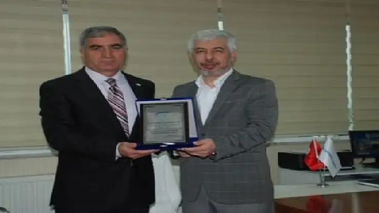 SGK'dan Lokman Hekim'e plaket