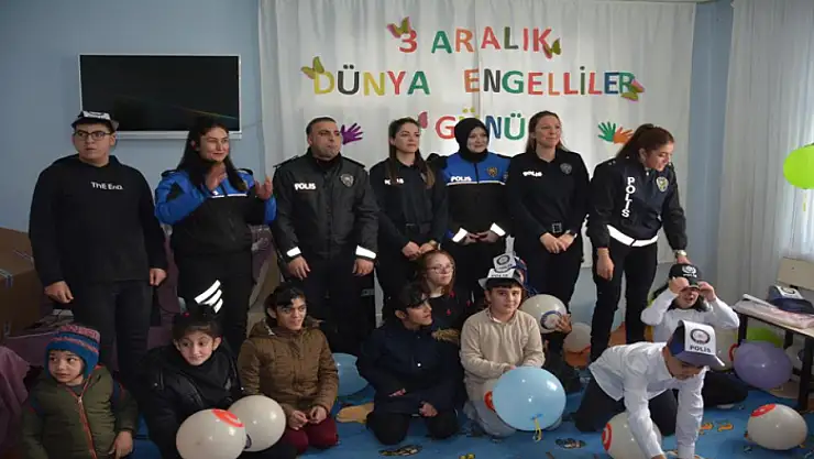 Polisler özel çocukları unutmadı