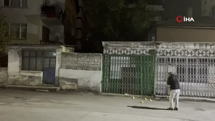 Pompalı tüfekle evi kurşunladılar