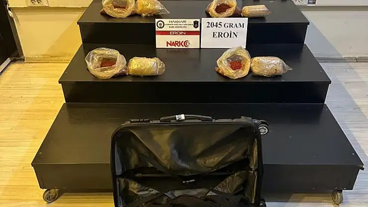 Pul biber poşetlerinin içinde 2 kilo 45 gram eroin ele geçirildi