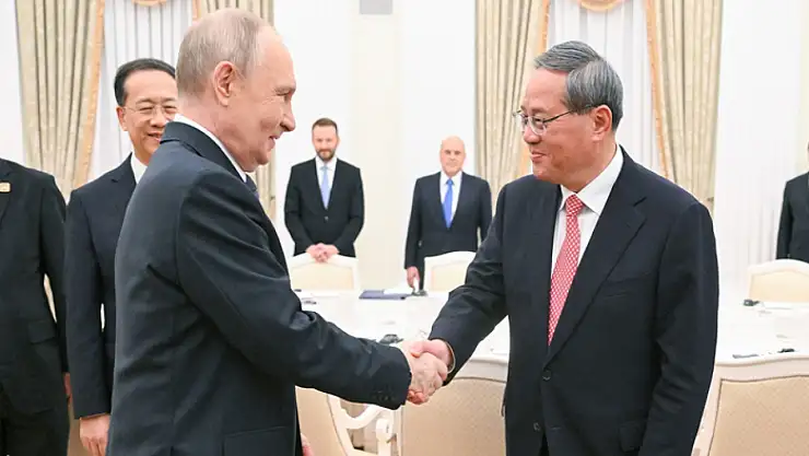 Putin, Çin Başbakanı Li ile bir araya geldi